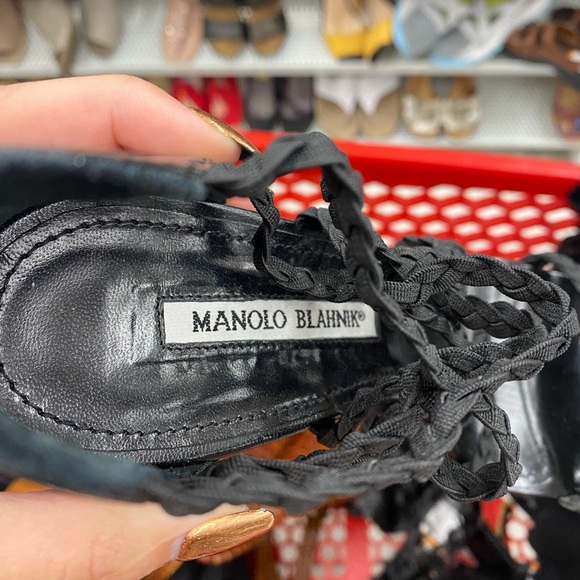 Manolo Blahnik designer heels. Verified by YOOGIS Closet. Never worn brand new. - Picture 5 of 6